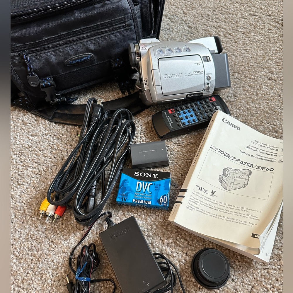 Canon video camera zr70mc bundle